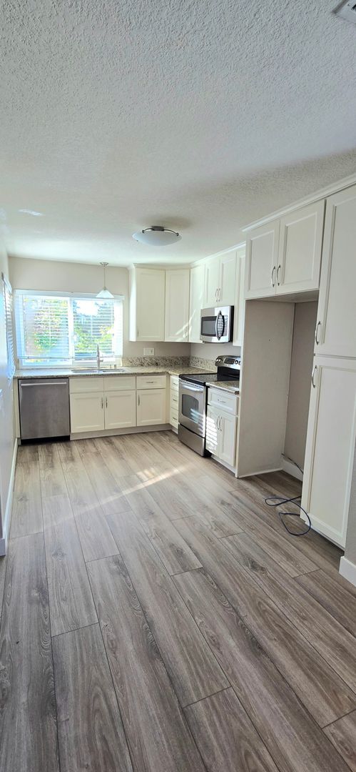 Building Photo - Must see! Beautiful upgraded condo in Thousand Oaks!