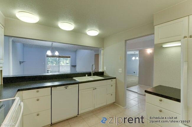 Building Photo - 2 br, 2 bath Condo - 13680 NE 69th St, Red...