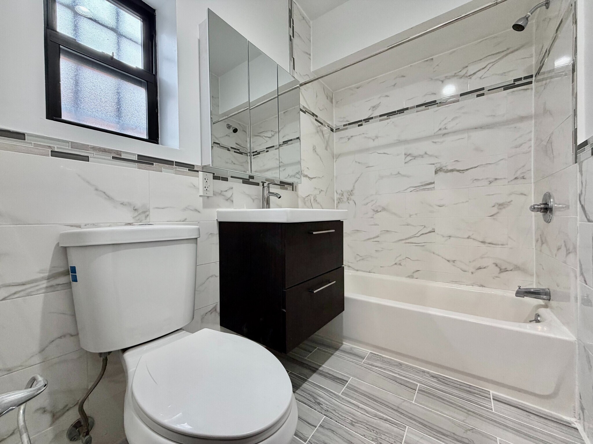 Building Photo - 346 W 52nd St