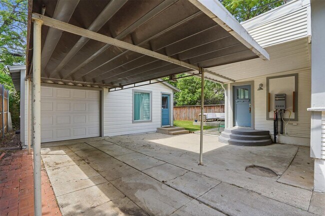 Building Photo - 5333 El Campo Ave