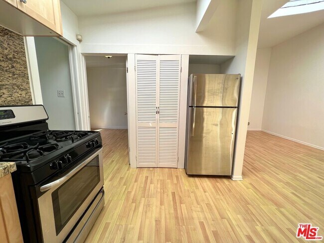 Building Photo - 420 Altair Pl