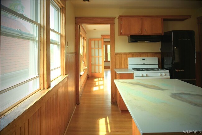 Building Photo - 47 Bridgeman St