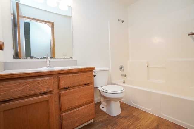 Building Photo - 231 N Paradise Ave