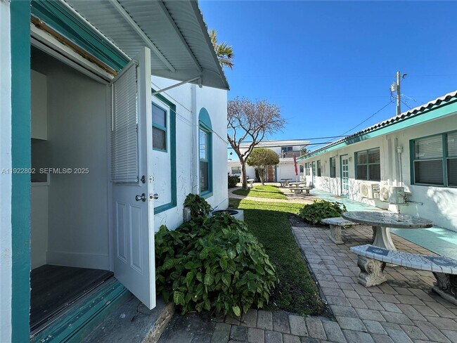 Building Photo - 4249 Bougainvilla Dr