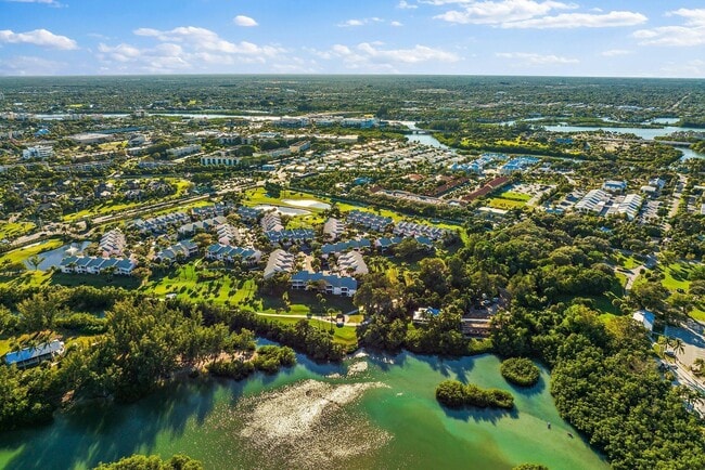 Building Photo - 3902 Fairway Dr N