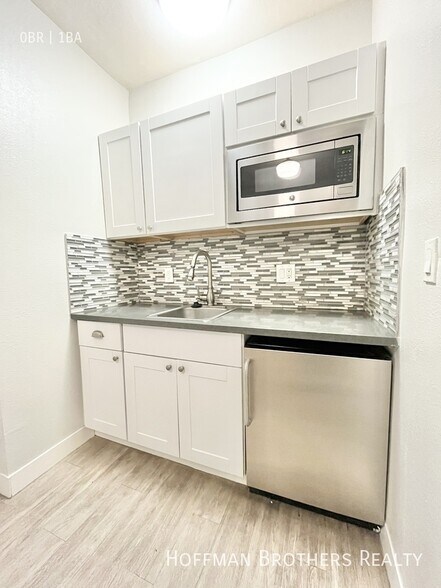 Building Photo - 412 S Lake St