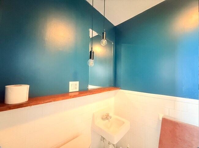 Building Photo - 278 Harvard St