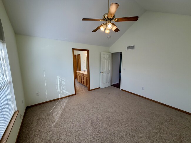 Building Photo - 571 SE 115th Rd