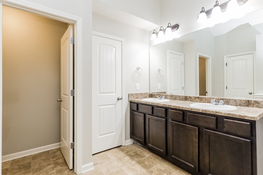 Building Photo - 229 Klinetop Dr