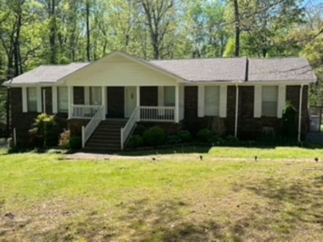 Building Photo - 3 Bedroom, 2 Bath home.