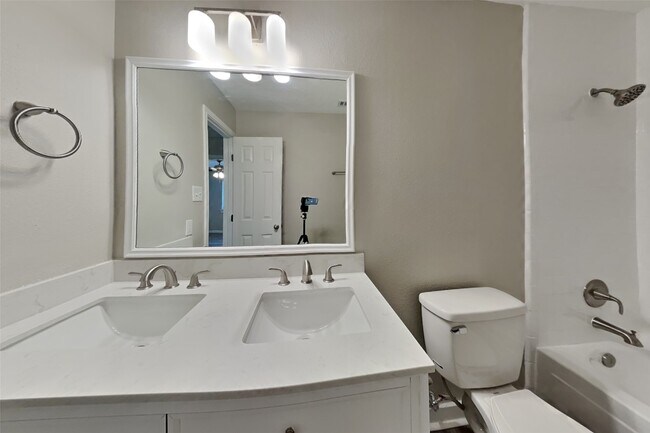 Building Photo - 18811 Sandia Pines Dr