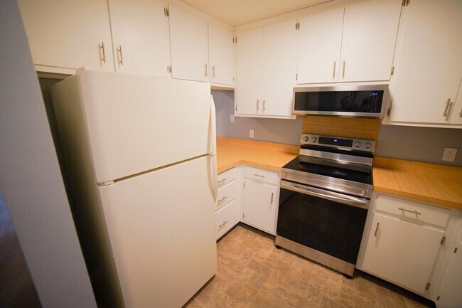 Building Photo - 216 Dixie Dr