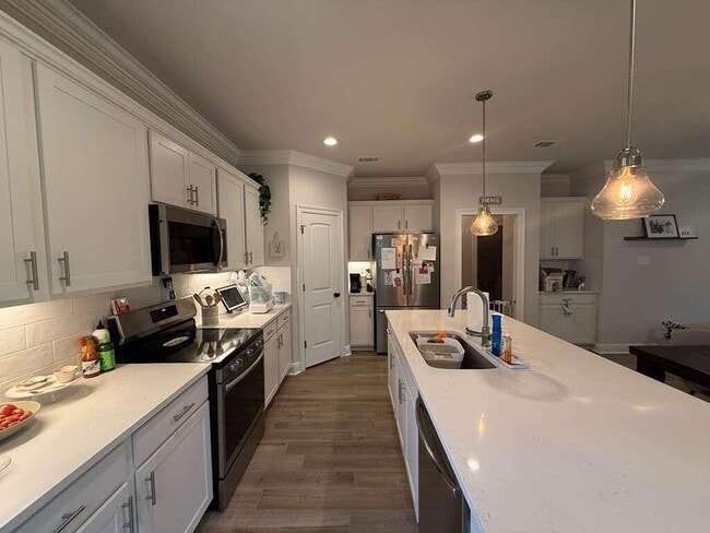 Building Photo - 115 Apollo Ave