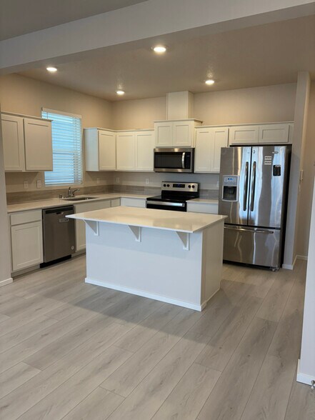 Building Photo - 11729 NE 28th St