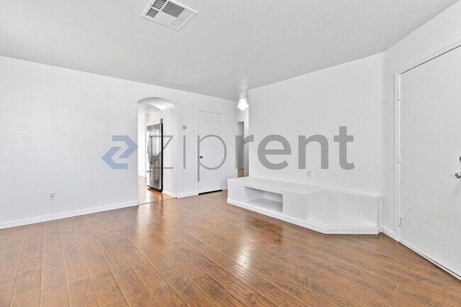 Building Photo - 2005 Rose Coral Ave