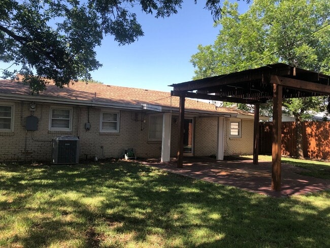 Building Photo - Beautiful updated home