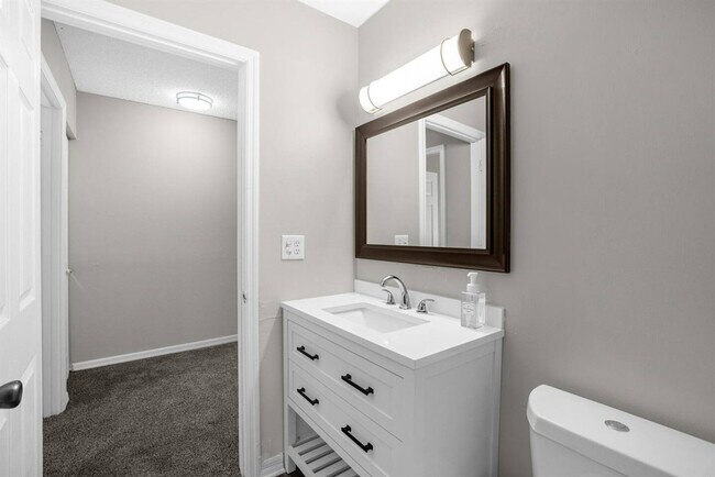 Building Photo - 13915 Heritage Club Dr