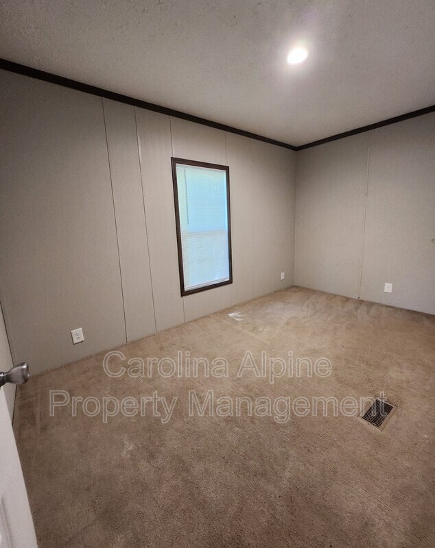 Building Photo - 220 Starling Ln