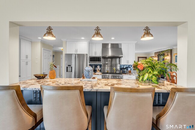 Building Photo - 51 W Lake Ave