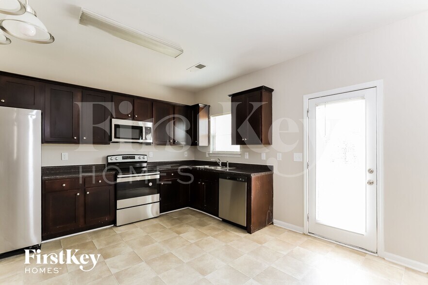 Building Photo - 777 Grenier Terrace NE