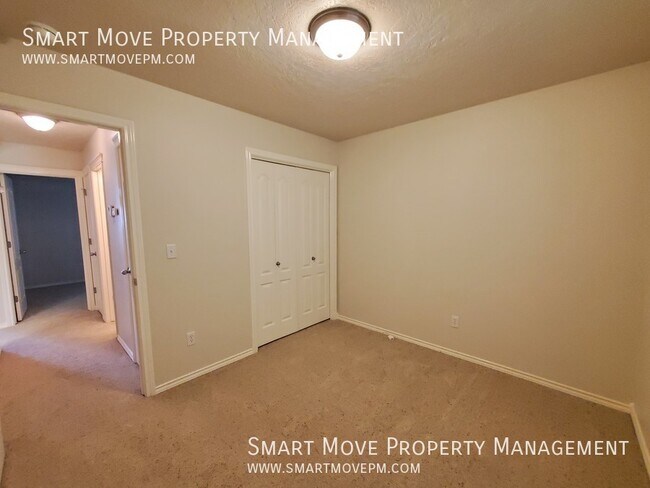 Building Photo - 1427 W Great Basin Dr