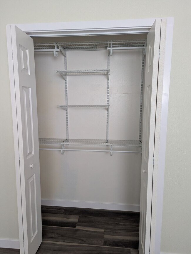 Building Photo - Very nice 3 bd 2 bath