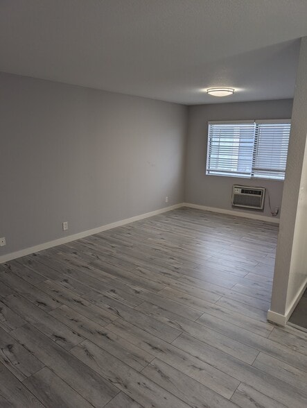 Building Photo - 7014 Lanewood Ave