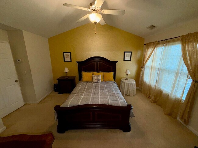 Building Photo - Wow! Check out this charming 3 bedroom 2.5 bathroom townhome in Newnan!