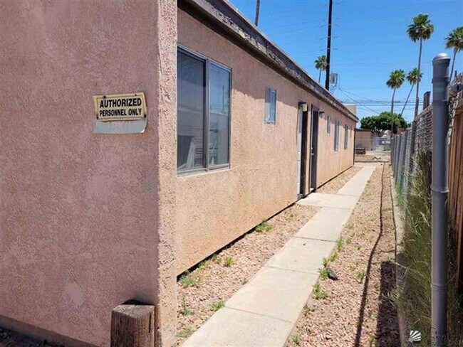Building Photo - Triplex - Ave A