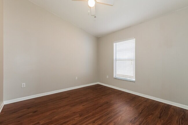 Building Photo - 1107 Crimson Clover Ln