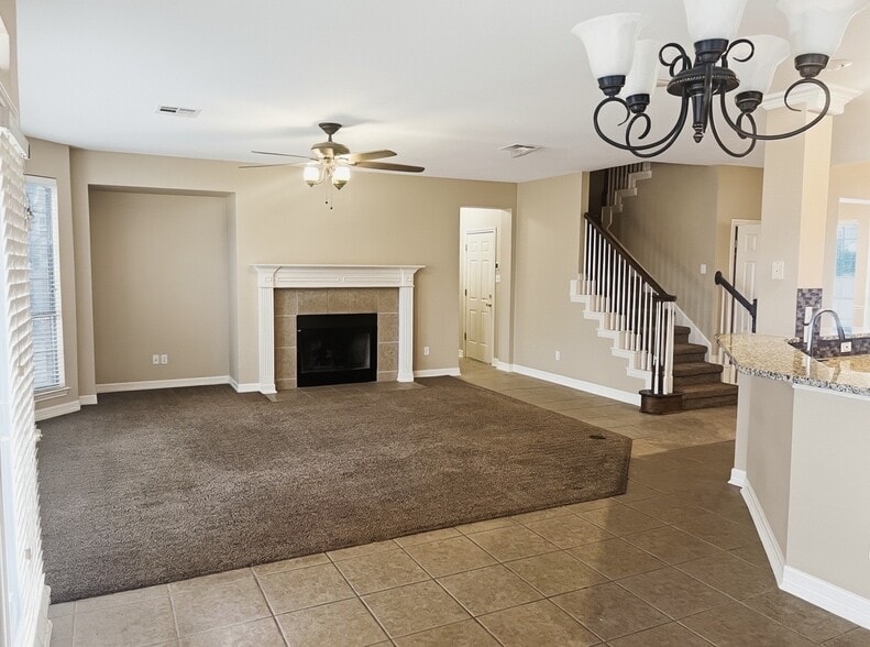 Building Photo - 15201 Calaveras Dr