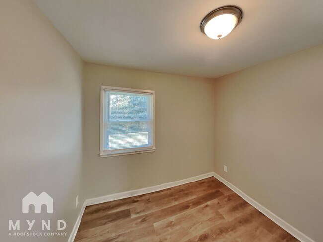 Building Photo - 3700 Braden Dr