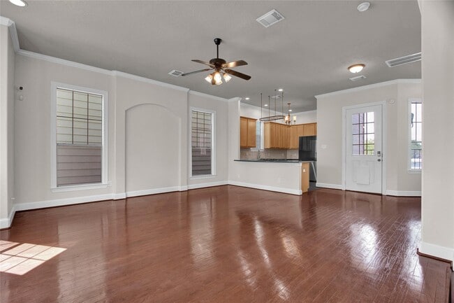 Building Photo - 1006 Temple St