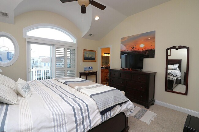 Building Photo - 9505 Monmouth Ave