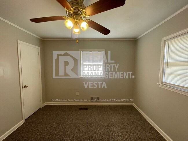 Building Photo - 2910 Reynolds Dr