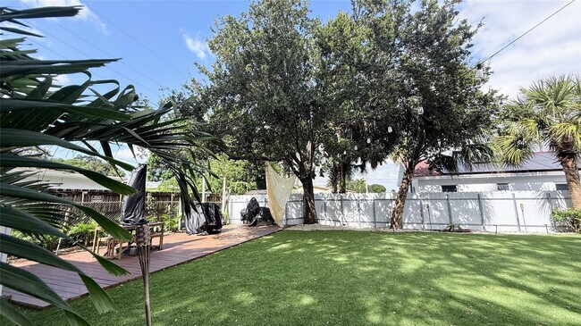 Building Photo - 433 NW 15th Way