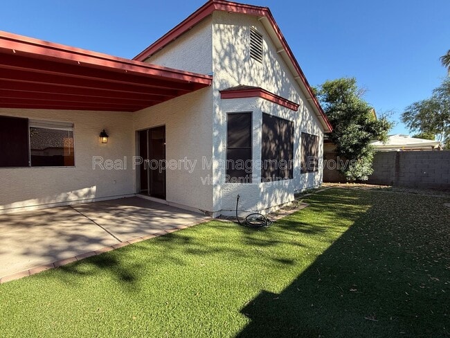 Building Photo - 8771 W Grovers Ave