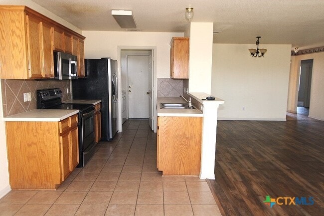 Building Photo - 5707 Schneider Dr