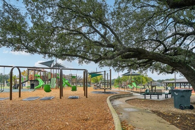 Building Photo - 16800 Bailey Jean Dr