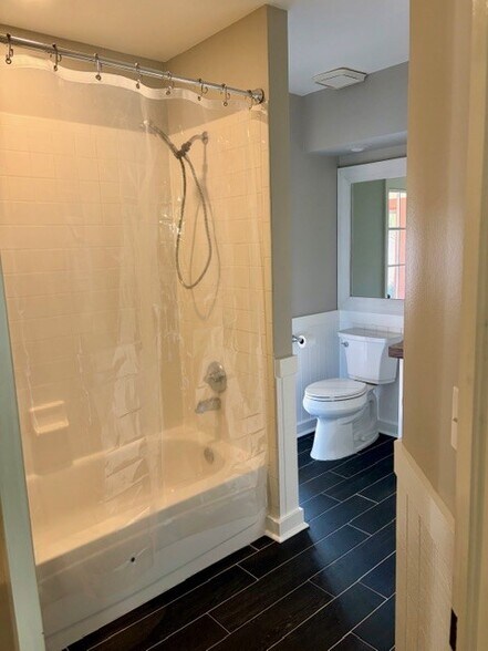 Guest Bath - 4710 Lighterwood Way