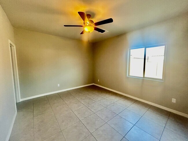 Building Photo - Newer 3-Bedroom Home in La Vida Subdivision-Modern Living with Upgrades Throughout!
