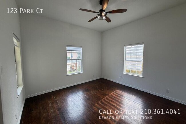 Building Photo - 123 Park Ct