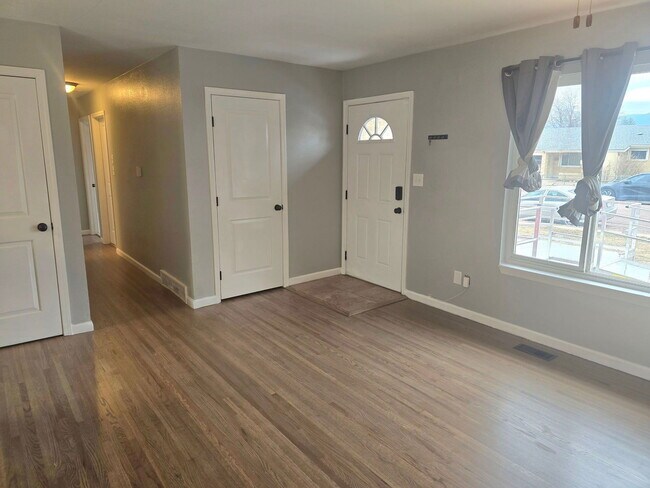 Building Photo - 109 Ely St