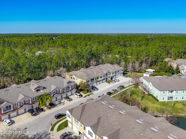 Building Photo - 218 Larkin Pl