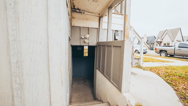 Building Photo - 725 N 10th Ave