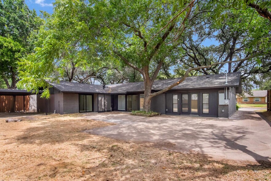 Building Photo - Bright Northwest Dallas home on large quarter-acre lot