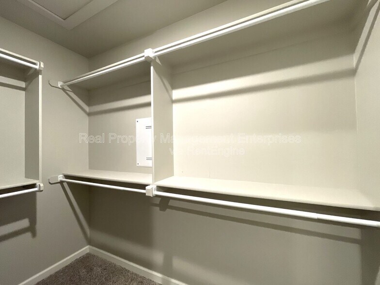 Building Photo - 13517 Blue Jacket