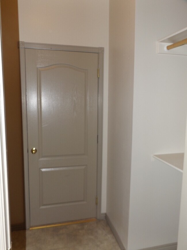 Building Photo - Spacious 3 Bedroom, 2 Bathroom Duplex with Two Car Garage and Fenced Yard!