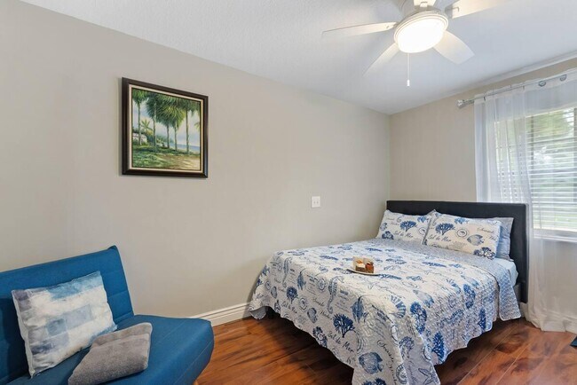 Building Photo - 166 Old Country Rd S