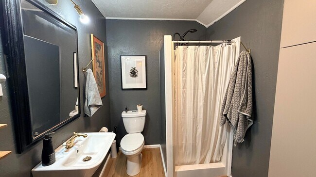 Building Photo - 53685 Country Club Dr